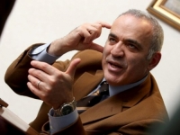 GARI KASPAROV UPUTIO OŠTRU PORUKU PREDSJEDNIKU MOK-a: 'Postali ste oruđe diktatora, ne održavajte veze s Putinom i 'putinima', jer autokrate vide...'