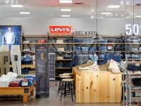 RUSIJU NAPUŠTA JOŠ JEDNA VELIKA AMERIČKA KOMPANIJA: Levi Strauss&Co. privremeno odlazi iz diktatorove zemlje