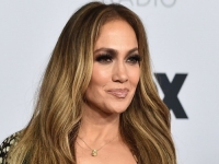 JENNIFER LOPEZ ODABRALA: Haljina razotkrila njenu fit figuru kojom se samoprozvana ovisnica o tjelovježbi jako ponosi (FOTO)