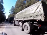 UKRAJINSKA VOJSKA OBJAVILA SNIMAK GENIJALNE ZASJEDE: Pogledajte kako u sekundi u plamenu nestaje cijeli ruski konvoj (VIDEO)