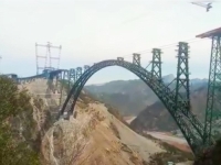 U OVOJ ZEMLJI NIČE PRAVO PROMETNO ČUDO: Željeznički most može izdržati i terorističke napade, ali ni to nije sve… (VIDEO)