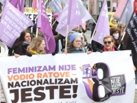 'SB' NA OSMOMARTOVSKOM MARŠU: Aktivistkinje u Sarajevu poručile - 'Feminizam nije vodio ratove, nacionalizam jeste', pogledajte detalje (FOTO)