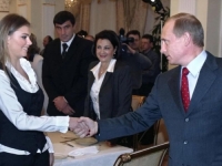 KO JE ZAPRAVO ZGODNA ALINA: Putinova ljubavnica i bivša gimnastičarka uzburkala je duhove spominjući Jugoslaviju…