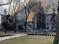 ZGRADA POTPUNO UNIŠTENA: Rusi bombardovali teatar u kojem se skrivalo 1.000 civila