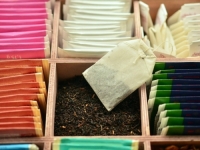 ZA SAVRŠENO ČISTE PROZORE ISPROBAJTE OVAJ TRIK SA KESICOM ČAJA: Sve što trebate učiniti je da... (VIDEO)