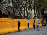 DOKAZ DA NIJE GOTOVO: Šangaj ogradio zgrade pogođene koronom; 'Zatvorili su ljude kao životinje':