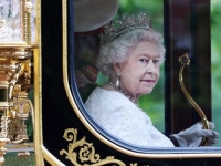 POVODOM 70 GODINA VLADAVINE: Kraljica Elizabeta II dobila vlastitu Barbie lutku, pogledajte kako izgleda...