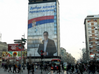 LUDNICA U SRBIJI, STIŽU NEVJEROVATNE PRIČE S BIRALIŠTA. GRAĐANI JAVLJAJU: 'Kombi Srpske napredne stranke dijeli poklone'