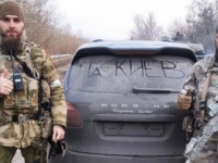 SVA BESMISAO AGRESIJE NA UKRAJINU: Privatna vojska Ramzana Kadirova obračunala se sa semaforom u Mariupolju (VIDEO)