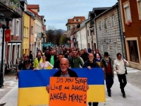 CETINJE I DANAS ZA UKRAJINU: 'Spavaš li mirno Angela Merkel'