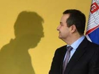 CORAXOV KUTAK: Dačić viri kroz ključaonicu u Vučićev kabinet...