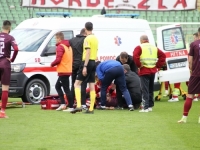 U DERBIJU 27. KOLA : Fudbaler Sarajeva se srušio na terenu, hitno prevezen u bolnicu