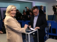 SLAVLJE U ŠTABU ULTRADESNIČARKE MARINE LE PEN: Slave historijski rezultat