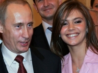 OKRUŽENA DJECOM I KONTROVERZNIM SIMBOLOM 'Z': Putinova ljubavnica pojavila se prvi put u javnosti (FOTO)