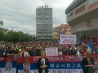 KAD NESTANE ARGUMENATA OSTANU BORBENE PJESME: Poziv svim članovima SNSD-a da se pridruže borcima u 'borbi za RS'