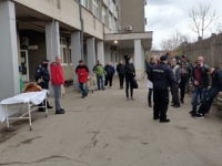 PRVE FOTOGRAFIJE SA LICA MJESTA: Suze i strah poslije eksplozije u rudniku 'Soko'