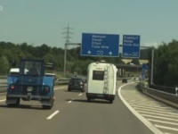 VRIJEDI POGLEDATI: Traktorista na autocesti pretjecao automobile s brzinom većom od sto na sat (VIDEO)