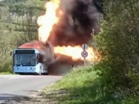 STRAVIČNI SNIMCI STIŽU IZ ITALIJE: Pogledajte kako vatra guta gradski autobus