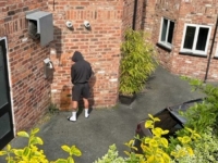 'BILI SMO ZGROŽENI': Zvijezda Cityja snimljena kako urinira po zidu hotela