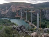 MEGASTRUKTURA NA JUGU BOSNE I HERCEGOVINE: Pogledajte kako napreduje izgradnja najvećeg mosta na Koridoru 5C (FOTO; VIDEO)