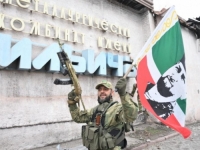 KRVAVA BITKA U MARIUPOLJU: Pogledajte kako Kadirovci slave u željezari Iljič