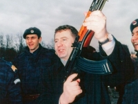 KO JE BIO VLADIMIR ŽIRINOVSKI: Prvi najavio invaziju na Ukrajinu i detaljno opisao njen cilj, 90-ih se u BiH naoružan družio s Karadžićem...