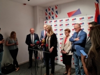 DOK IM JE POLITIČKI OTAC NA SLUŽBENOM PUTU: Vladajuća koalicija u RS-u osudila Džaferovića i CIK BiH