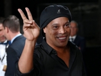 A GDJE ĆE DRUGO: Ronaldinho lumpovao na splavu u Beogradu, otvorio 12 boca šampanjca