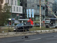 PREKO PUTA AMBASADE SAD-a U SARAJEVU: Jutros se putnički automobil...