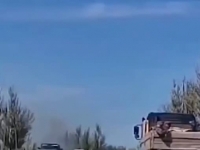 ŠOKANTAN PRIZOR ZABILJEŽEN KAMEROM: Ruski tenk eksplodirao pred novinarima iz Kine (VIDEO)
