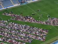 EID MUBARAK: Engleski klub otvorio stadion za klanjanje bajram-namaza (VIDEO)