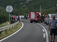SAOBRAĆAJNA NESREĆA U BiH: Više osoba povrijeđeno, vatrogasci izvlačili djevojku