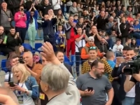 GLEDAJTE UŽIVO SPEKTAKL U TRAVNIKU: Legendarni Ćiro Blažević dočekan sa velikim ovacijama (VIDEO)