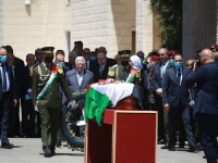 KOMEMORACIJA SHIREEN ABU AKLEH: Stotine Palestinaca odalo počast ubijenoj novinarki