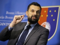 POVRIJEDILI MU SRCE SDA-OVSKO, BOŠNJAČKO, ŠIROKO: Pogledajte kako je Konaković u delirijumu napadao SDP i SBB za izdaju države  i crtanje podjela na maramicama u Beogradu (VIDEO)