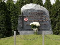 DOSADILA IM STALNA FRKA S BUDALAMA: Austrija skinula ustaški grb sa...