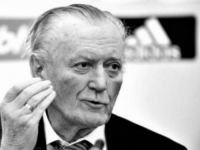 PRIJE PRVOG SUDIJSKOG ZVIŽDUKA: U čast Ivice Osima...