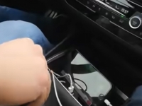 FATALNA GREŠKA: Pogledajte šta se dogodilo kad je vozač promašio brzinu u automobilu (VIDEO)