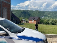 PORODIČNA TRAGEDIJA U NOVOM PAZARU: Muškarac ubio snahu ispred porodične kuće, pa sebe