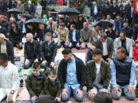 'SB' NA LICU MJESTA: Bajram u Sarajevu, pogledajte kako je jutros bilo u Gazi Husrev-begovoj džamiji (FOTO)