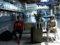 'IAKO RIZICI OSTAJU': Agencije EU preporučile ukidanje obaveze nošenja maski u avionima, evo i od kada