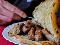 VIC DANA: Pitao konobar u Zagrebu Muju hoće li luka uz ćevape