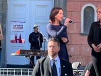 BRZINA ESKIVAŽE: Annalenu Baerbock gađali jajima na skupu, ona reagovala smireno i poručila nervoznoj gospođi da... (VIDEO)