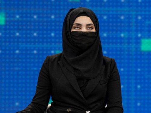 BUNT U AFGANISTANU: TV voditelji počeli prekrivati lica u znak podrške kolegicama (VIDEO)