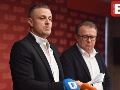 VOJIN MIJATOVIĆ BEZ DLAKE NA JEZIKU: Gdje piše da predsjednik SDP-a BiH uvijek mora biti Bošnjak, zbog Lagumdžije nam veliki broj Bošnjaka ne vjeruje…
