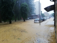 CENTAR GRADA PREPLAVLJEN: Bujične vode dovele do poplava u Novom Gradu