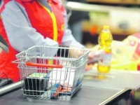 JE LI MOGUĆE: Hrana i bezalkoholna pića za godinu dana poskupjeli 22,7 posto, a alkohol i duhanski proizvodi samo...