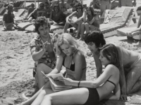 SAVJETI IZ 1973. I DANAS ZLATA VRIJEDE: Kako prići djevojci na plaži?