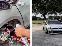 KUĆNA RADINOST: Ovaj Golf je toliko spušten da se prije tankiranja mora skinuti točak