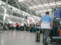 HAOS NA EVROPSKIM AERODROMIMA, OTKAZANO NA HILJADE LETOVA: Kašnjenja se broje u satima, putnici ne mogu do prtljaga, nedostaje radnika